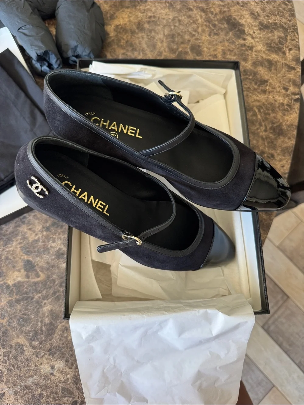 Chanel 24k black suede patent cap toe ballet ballerina Mary Jane flats sz 39